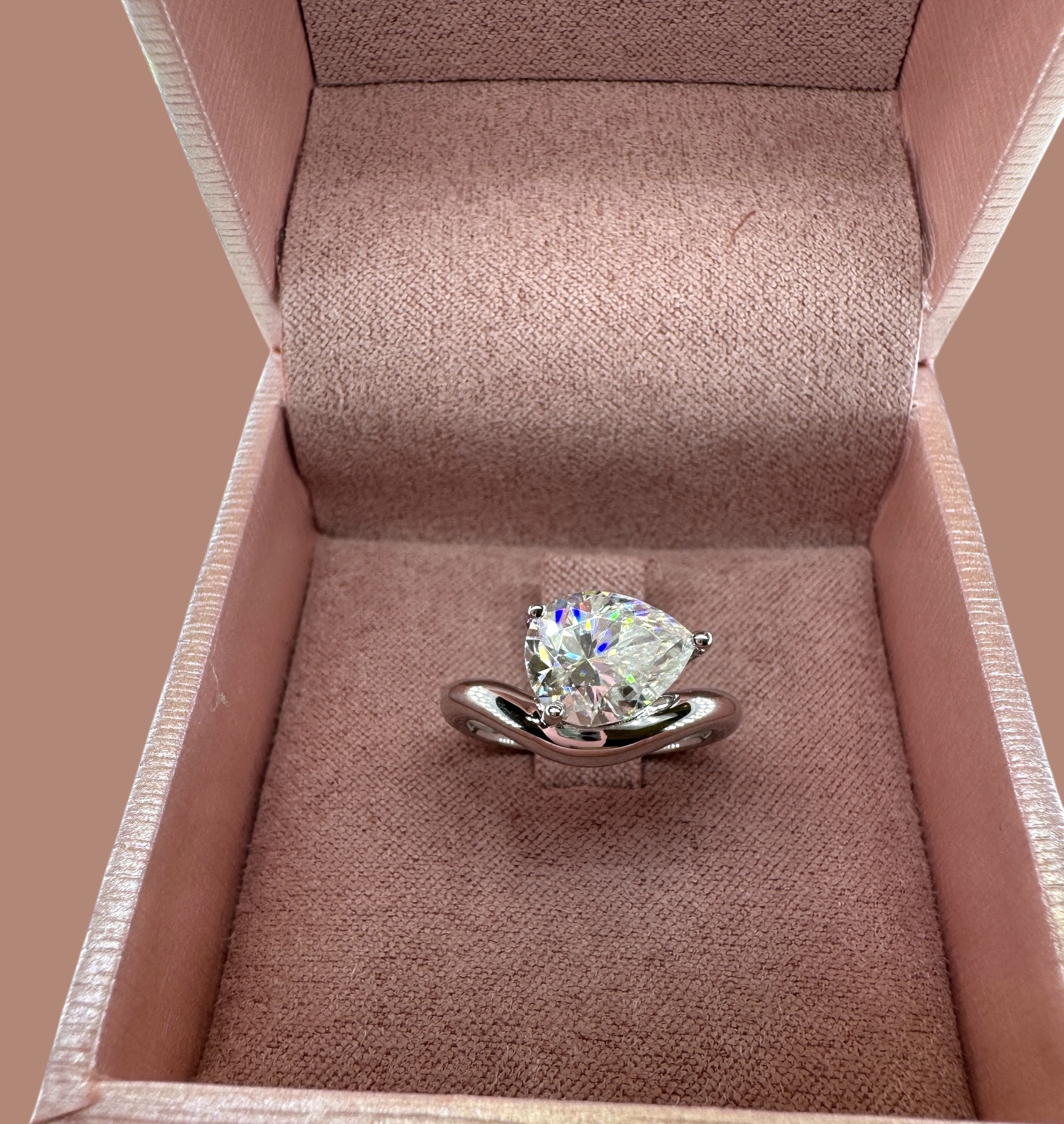 Anel Gota Reclinada Moissanite - Imagem 2