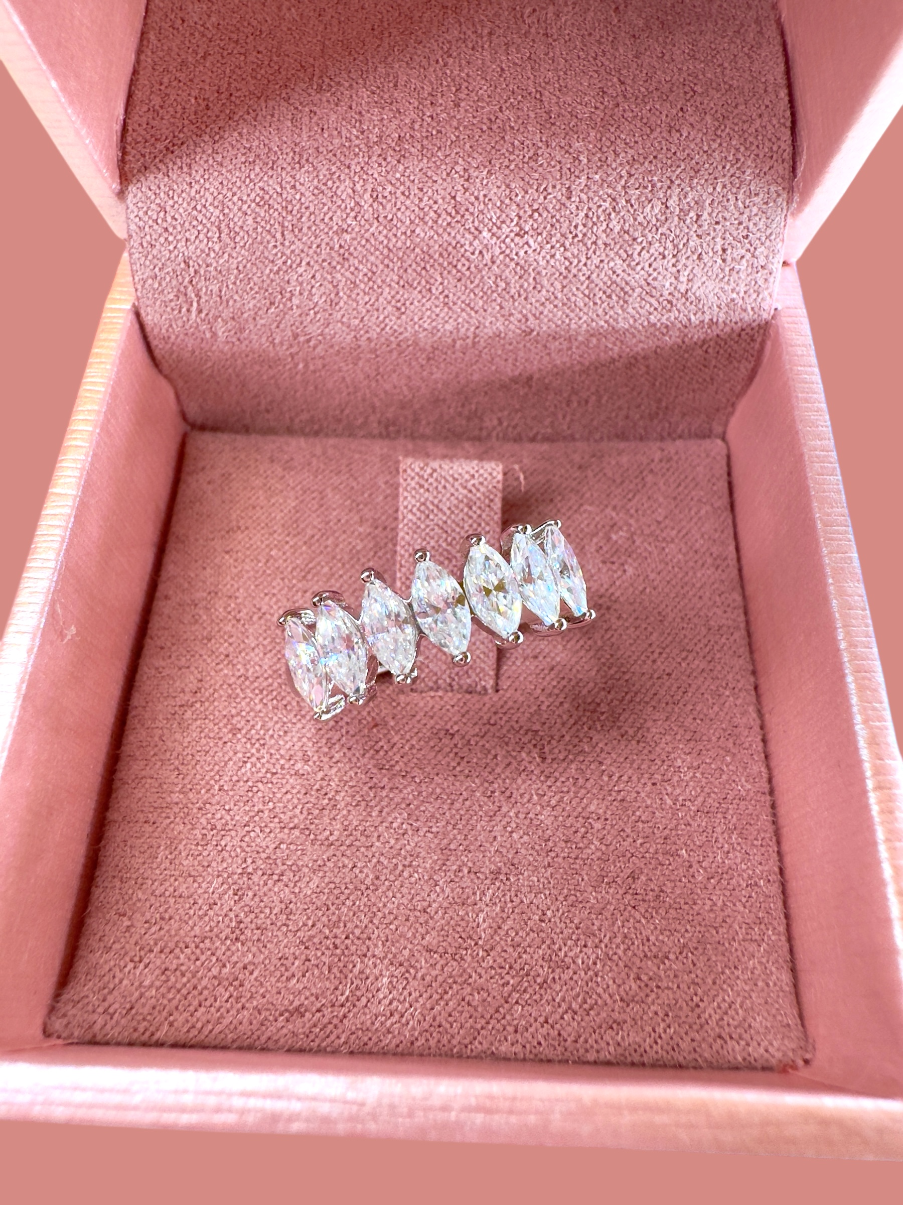 Anel Aparador Navettes Moissanite - Imagem 4