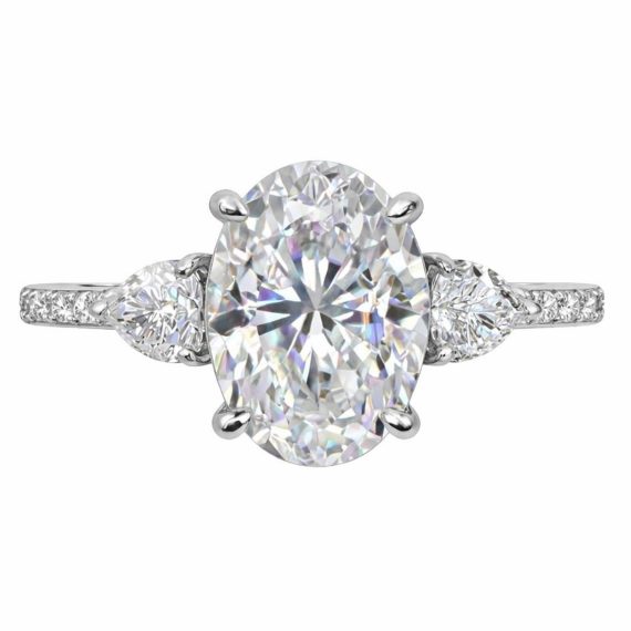 Anel Solit&aacute;rio Oval Giovanna Moissanite